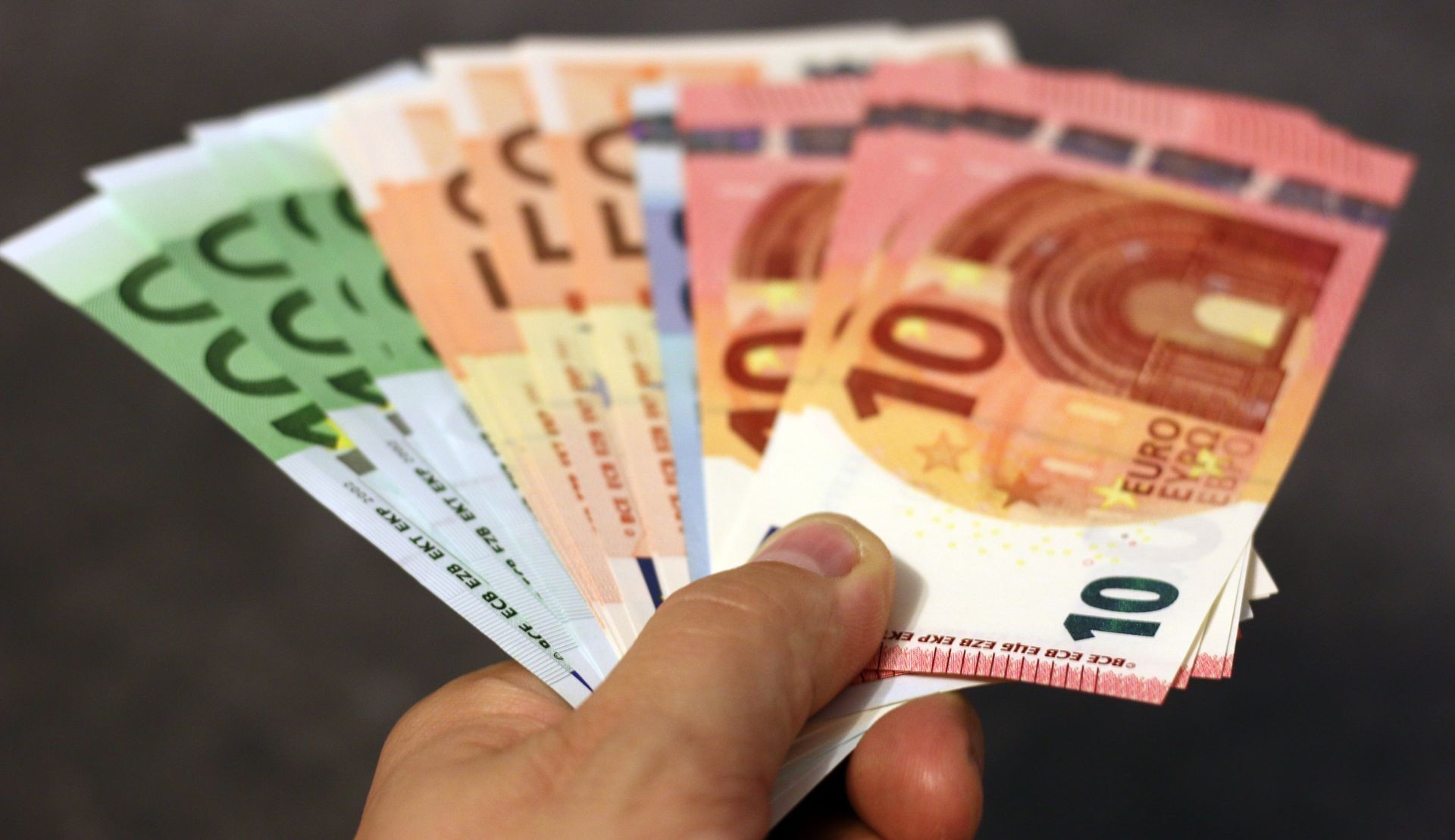 Die BAFA Förderübersicht zeigt, welche Maßnahmen innerhalb der Bundesförderung für Effiziente Gebäude (BEG EM) förderfähig sind: Heizungstausch, Fachplanung & Baubegleitung, Fassade / Außenwand, Dachflächen, Fenster / Außentüren, Sommerlicher Wärmeschutz, (Obere-) Geschossdecken, Raumlufttechnische Anlagen, Heizungsoptimierung Die BAFA Förderübersicht zeigt, welche Maßnahmen innerhalb der Bundesförderung für Effiziente Gebäude (BEG EM) förderfähig sind: Heizungstausch, Fachplanung & Baubegleitung, Fassade / Außenwand, Dachflächen, Fenster / Außentüren, Sommerlicher Wärmeschutz, (Obere-) Geschossdecken, Raumlufttechnische Anlagen, Heizungsoptimierung